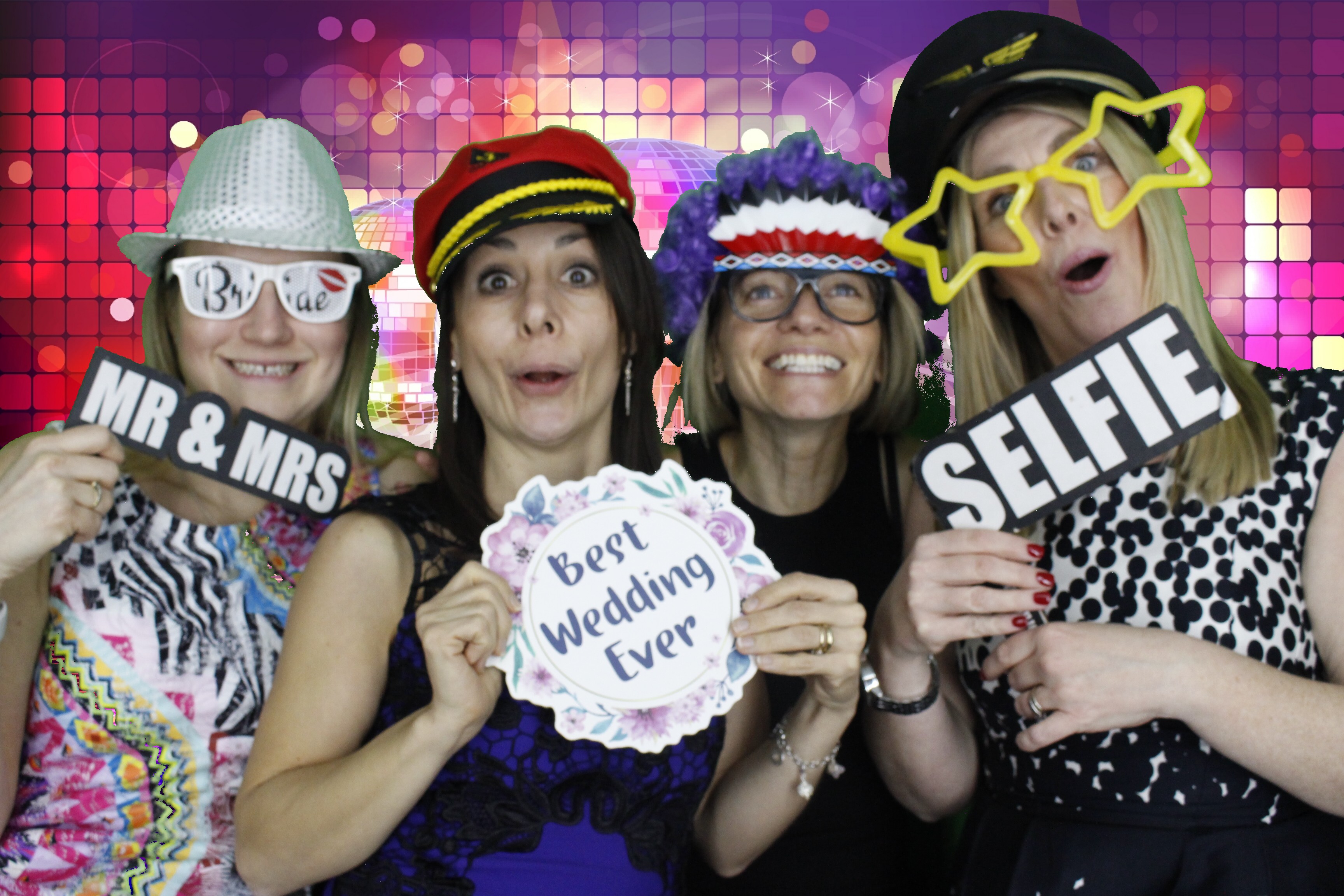 Mr & Mrs Mills | View more photos from the event at gallery.myphotoboothexperience.co.uk/u/MyPhotoBoothExperienceLtd/Mr-Mrs-Mills